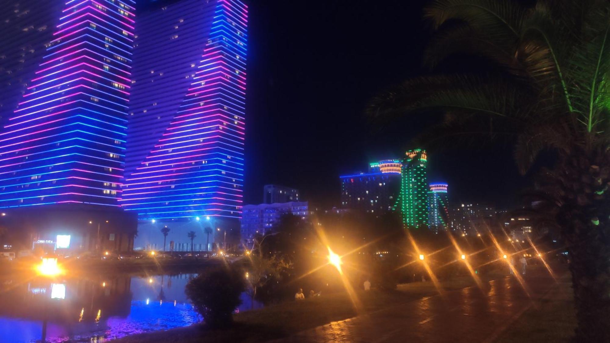 Orbi-City Batumi Apartments Sea View Esterno foto